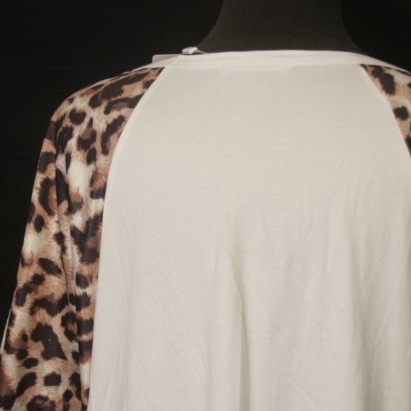 Silky Feel t-shirt with Animal Print details - Picture 5 of 5